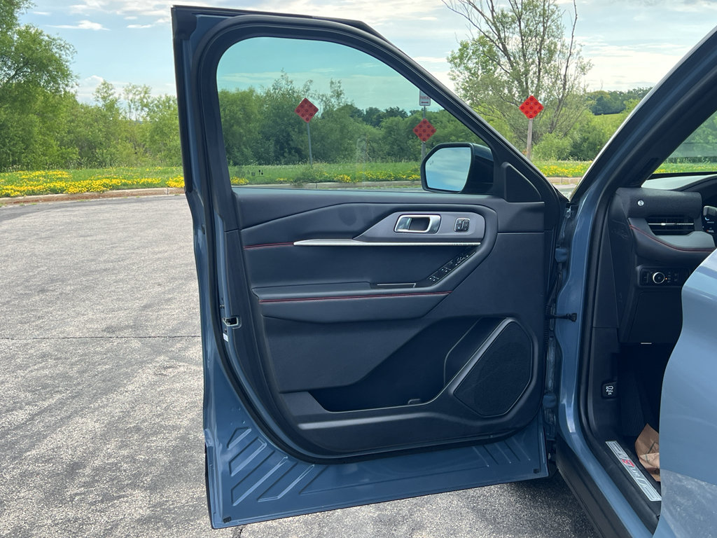 Certified 2025 Ford Explorer ST-Line w/ ST-Line Street Pack AWD/4WD image 10