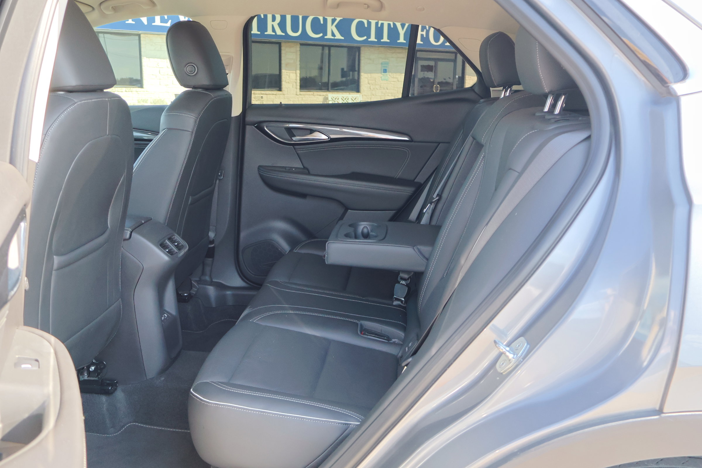 Used 2022 Buick Envision Essence w/ Safety Package image 40