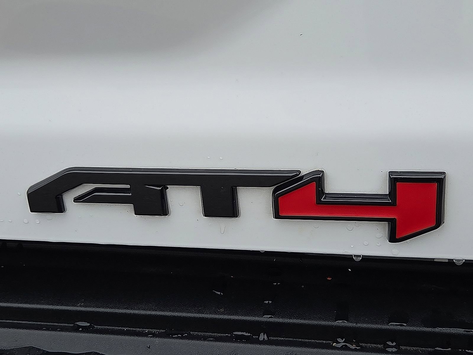 Used 2025 GMC Canyon AT4 w/ Technology Plus Package image 9