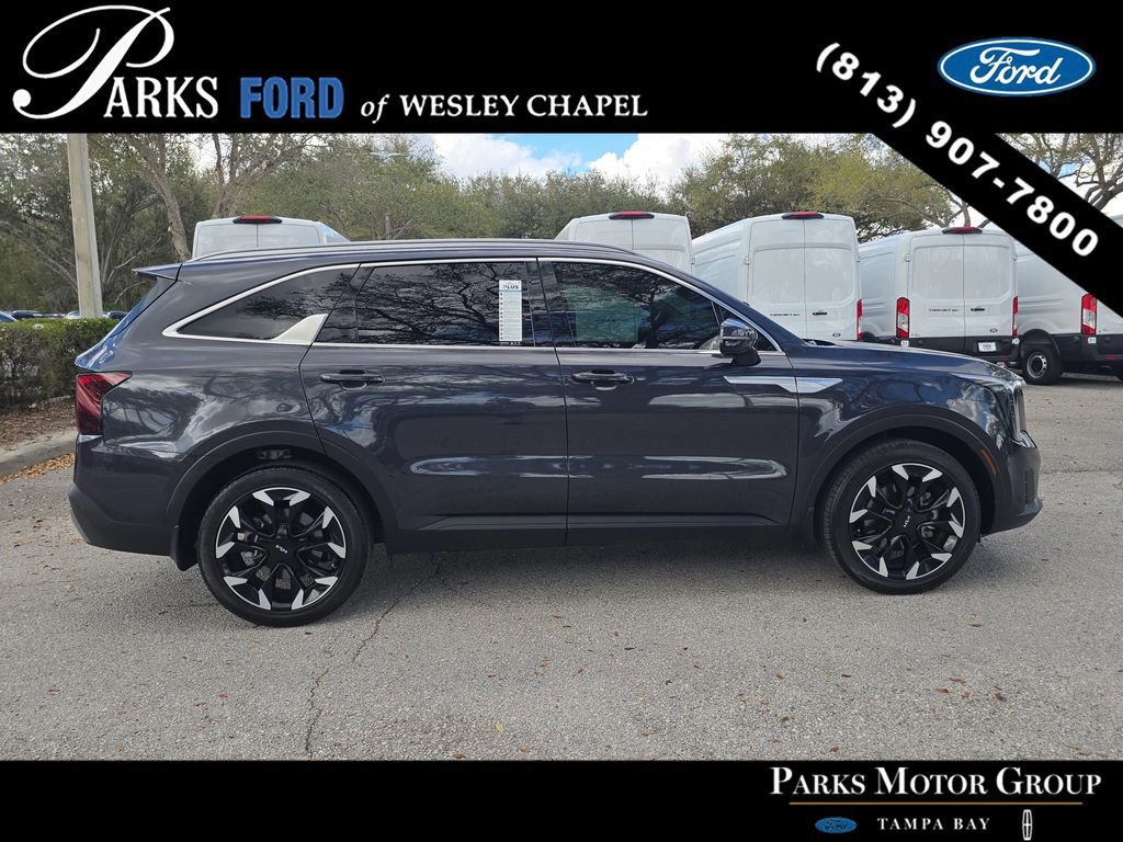 Used 2025 Kia Sorento EX w/ Panoramic Sunroof Package image 2