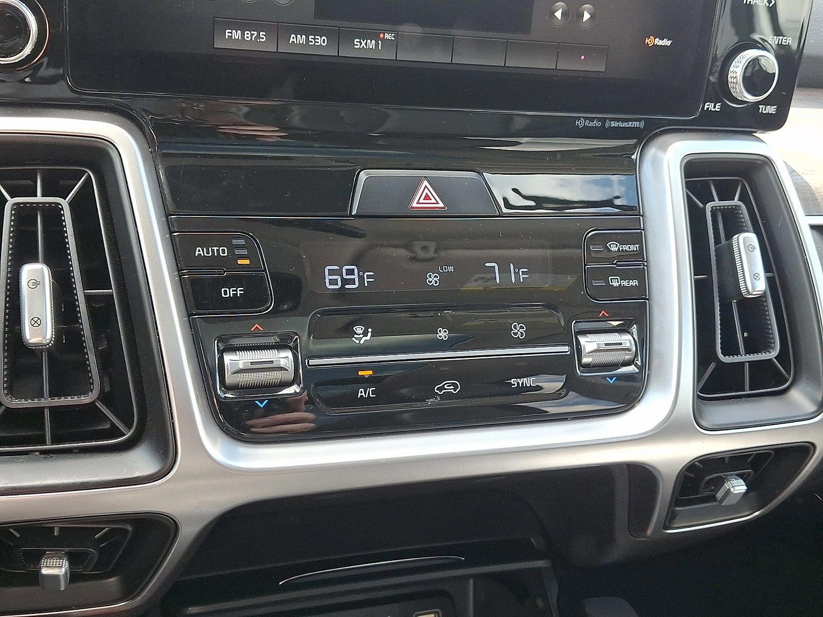 Used 2021 Kia Sorento EX w/ EX AWD X-Line Package image 23