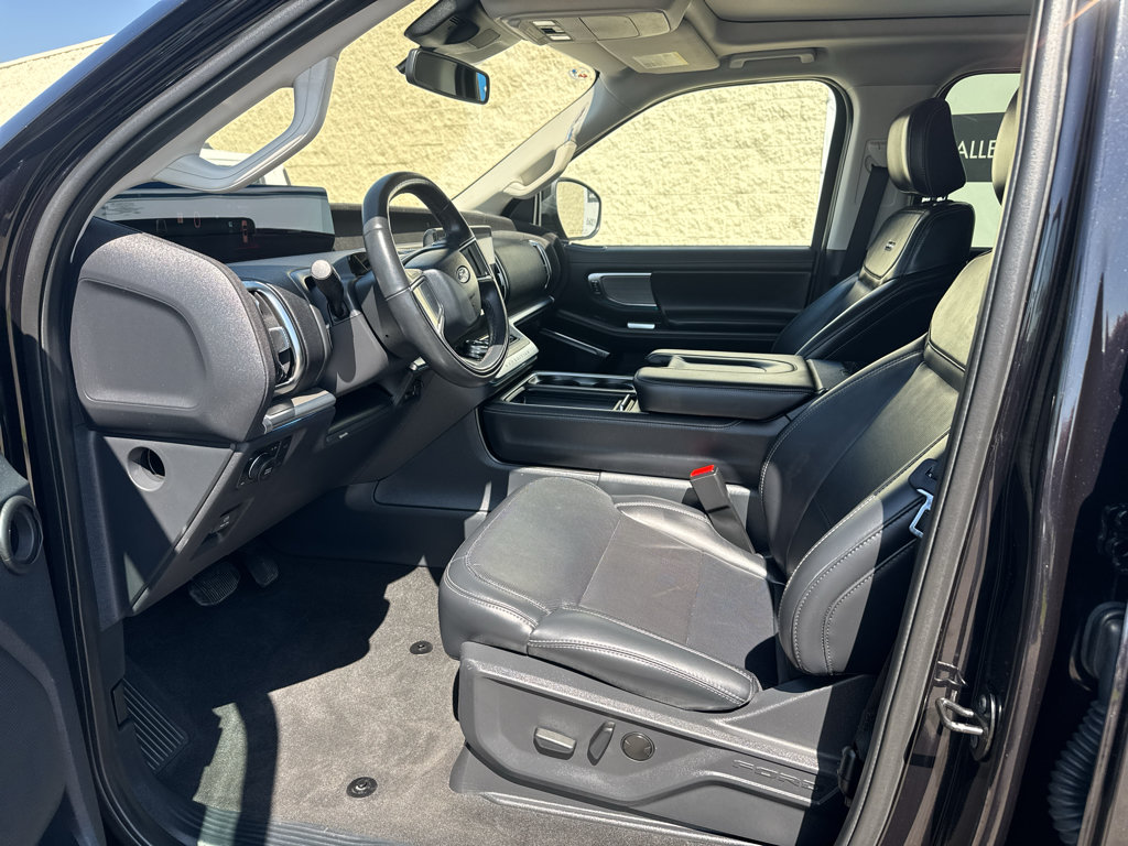 Certified 2025 Ford Expedition Platinum AWD/4WD image 9