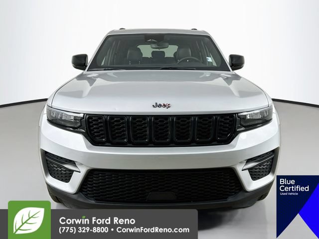 Used 2024 Jeep Grand Cherokee Altitude AWD/4WD image 2