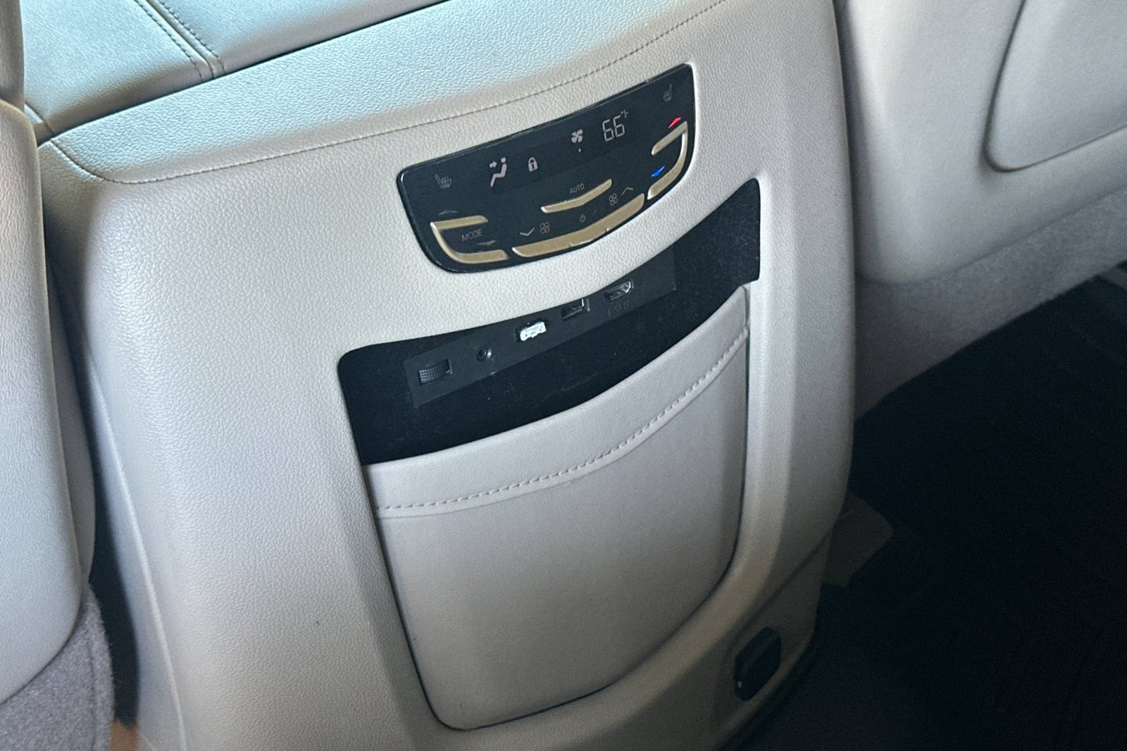 Used 2019 Cadillac Escalade Luxury RWD image 44