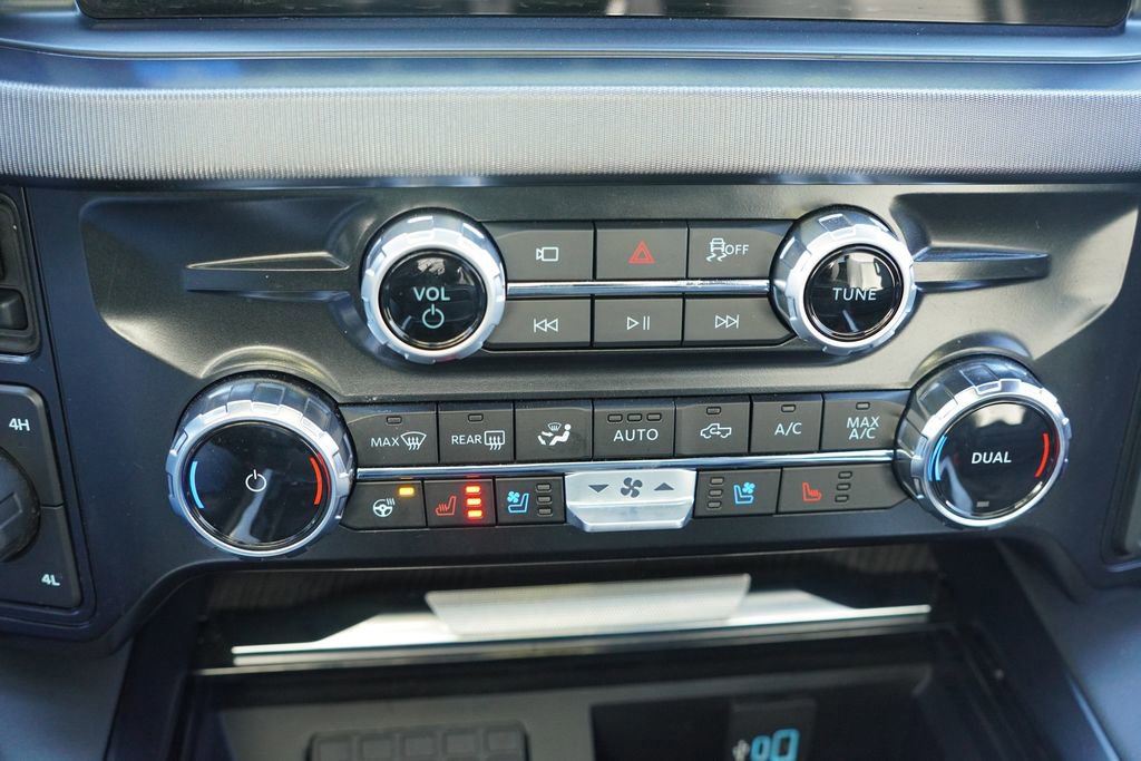 Certified 2025 Ford F450 Platinum w/ FX4 Off-Road Package image 30