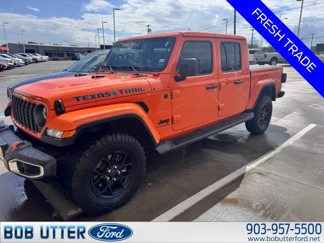 Used 2025 Jeep Gladiator Sport AWD/4WD image 2
