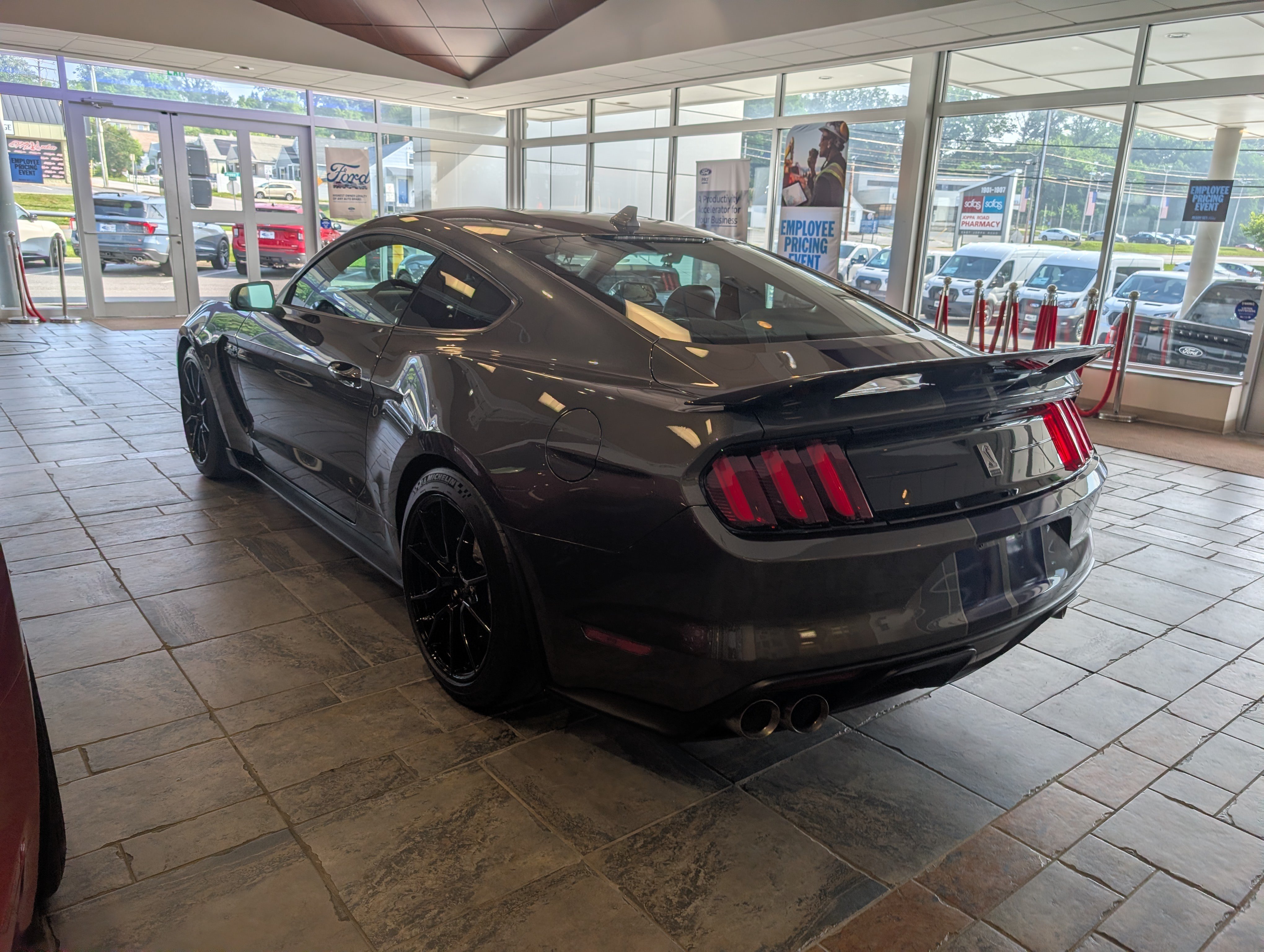 Certified 2020 Ford Mustang Shelby GT350 w/ Technology Package RWD image 3