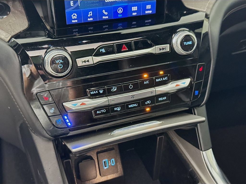 Certified 2024 Ford Explorer Platinum w/ Technology Package AWD/4WD image 21