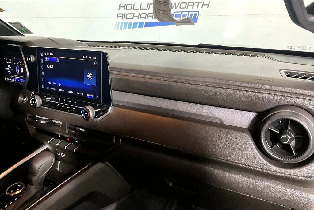 Used 2025 Chevrolet Colorado W/T image 12