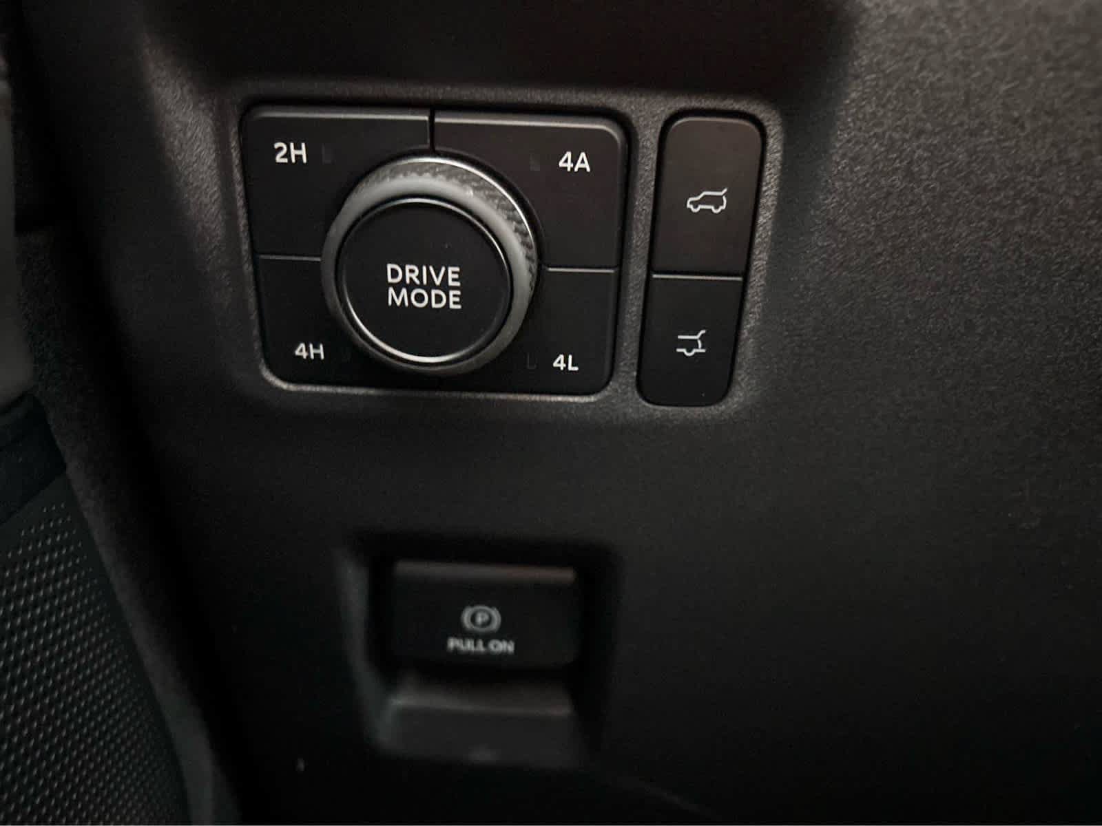 Certified 2025 Ford Expedition Active AWD/4WD image 17
