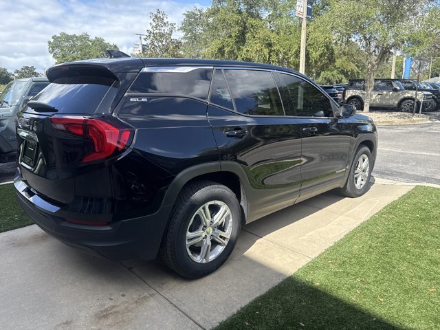 Used 2020 GMC Terrain SLE FWD image 2