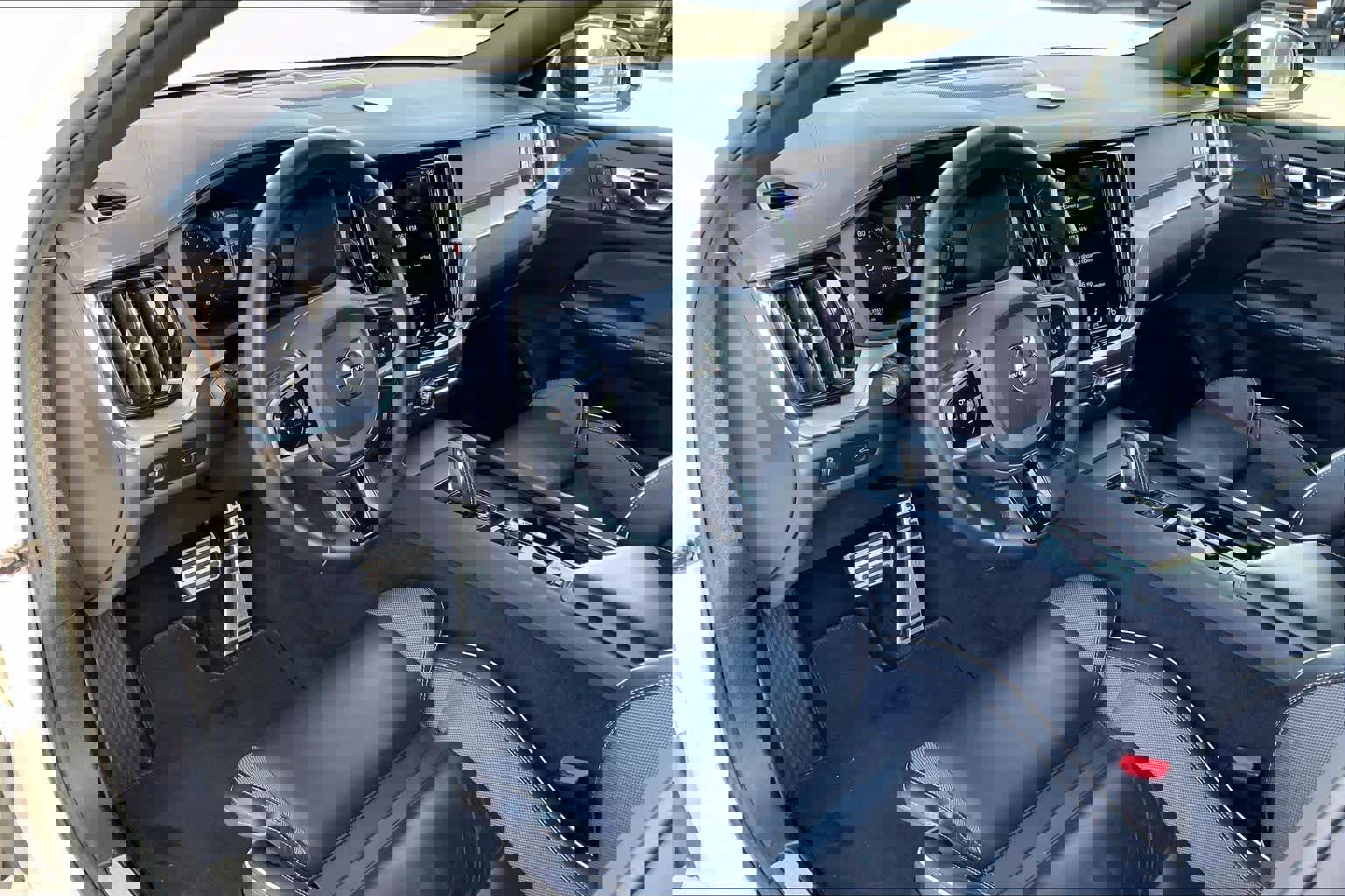 Used 2022 Volvo S60 B5 R-Design image 17