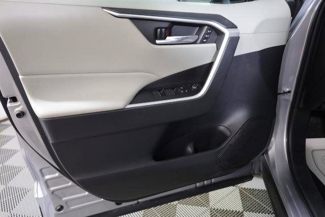 Used 2022 Toyota RAV4 XLE Premium AWD/4WD image 32
