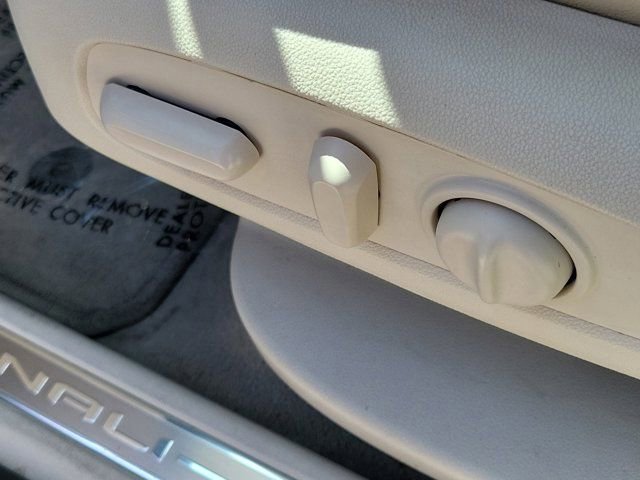 Used 2021 GMC Acadia Denali w/ Denali Technology Package FWD image 27