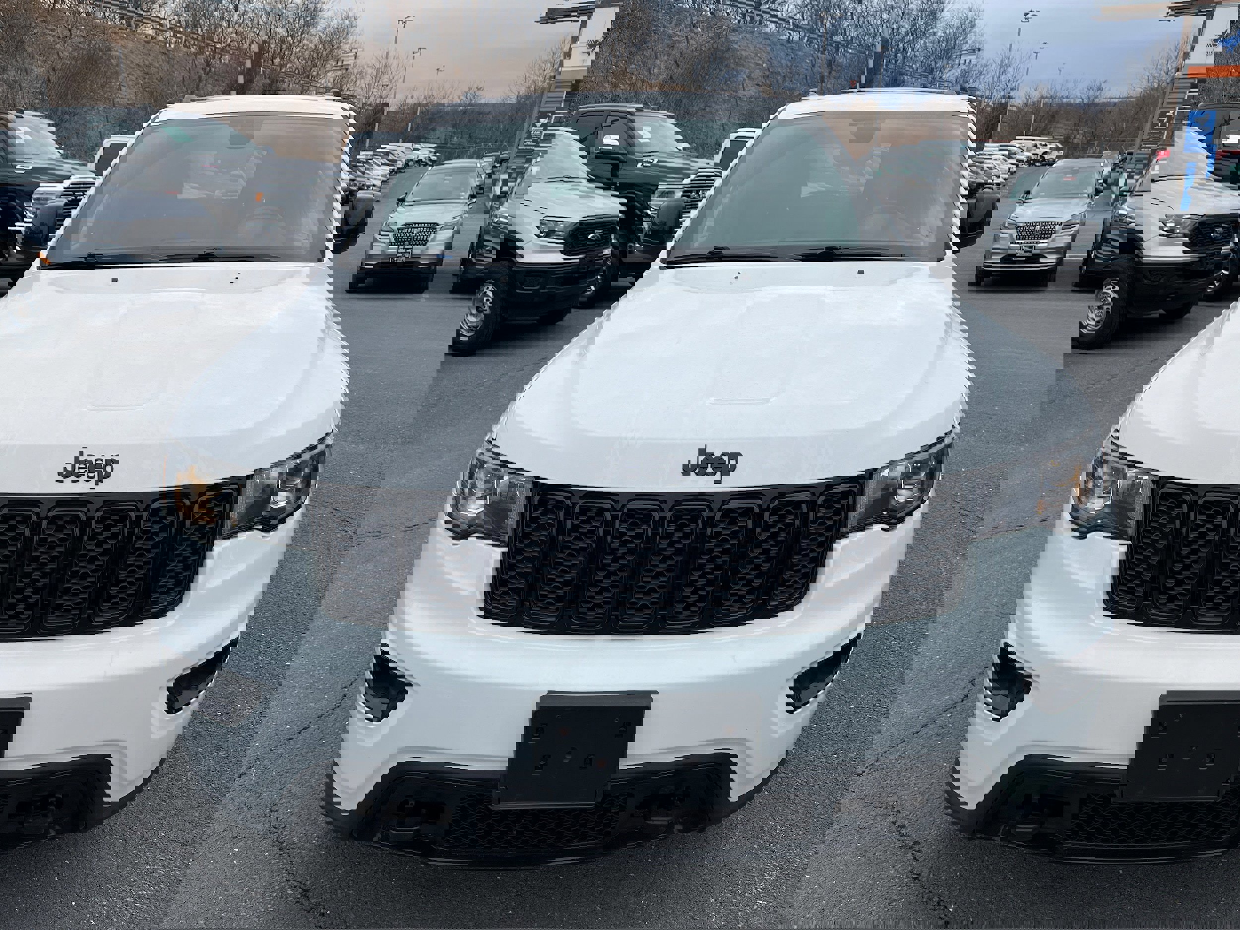 Used 2019 Jeep Grand Cherokee Laredo image 7