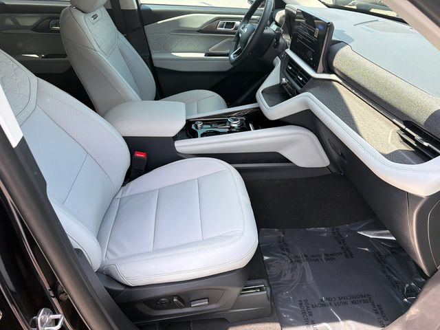 Certified 2025 Ford Explorer Platinum w/ Ultimate Package AWD/4WD image 15