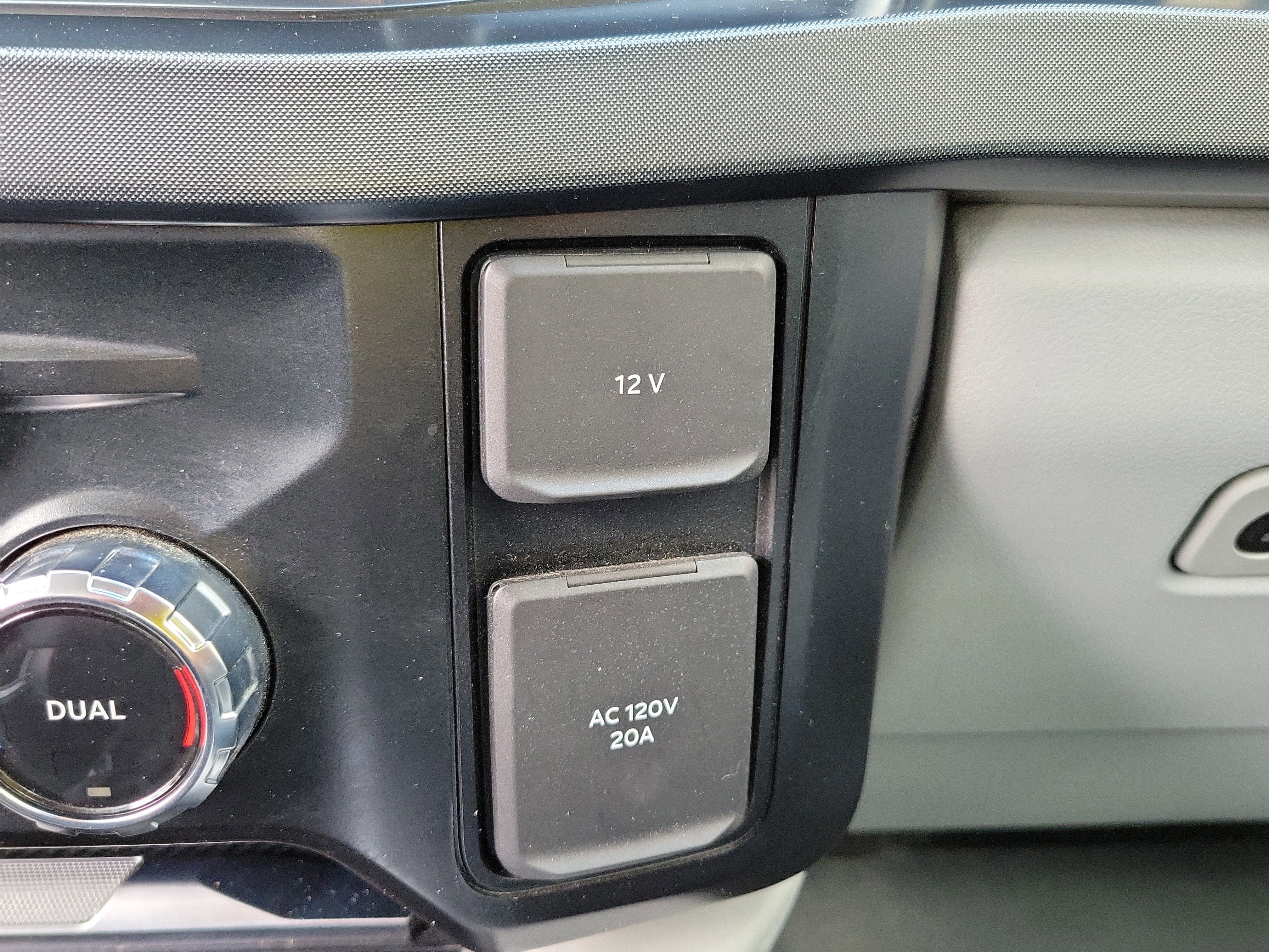 Certified 2024 Ford F250 Limited w/ FX4 Off-Road Package image 39