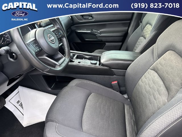 Used 2025 Nissan Pathfinder SV w/ SV Premium Package AWD/4WD image 19