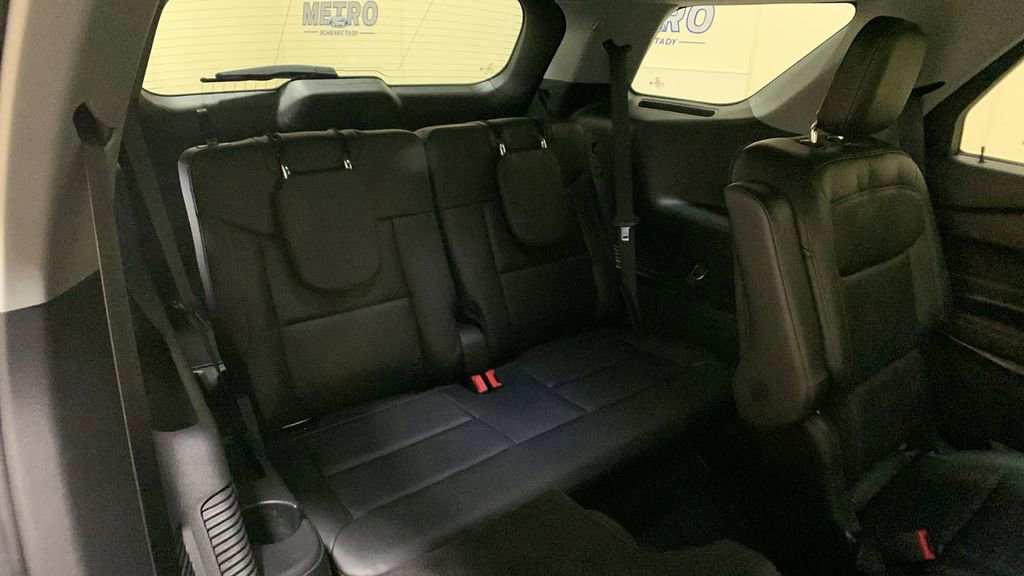 Certified 2022 Ford Explorer XLT w/ Equipment Group 202A image 17