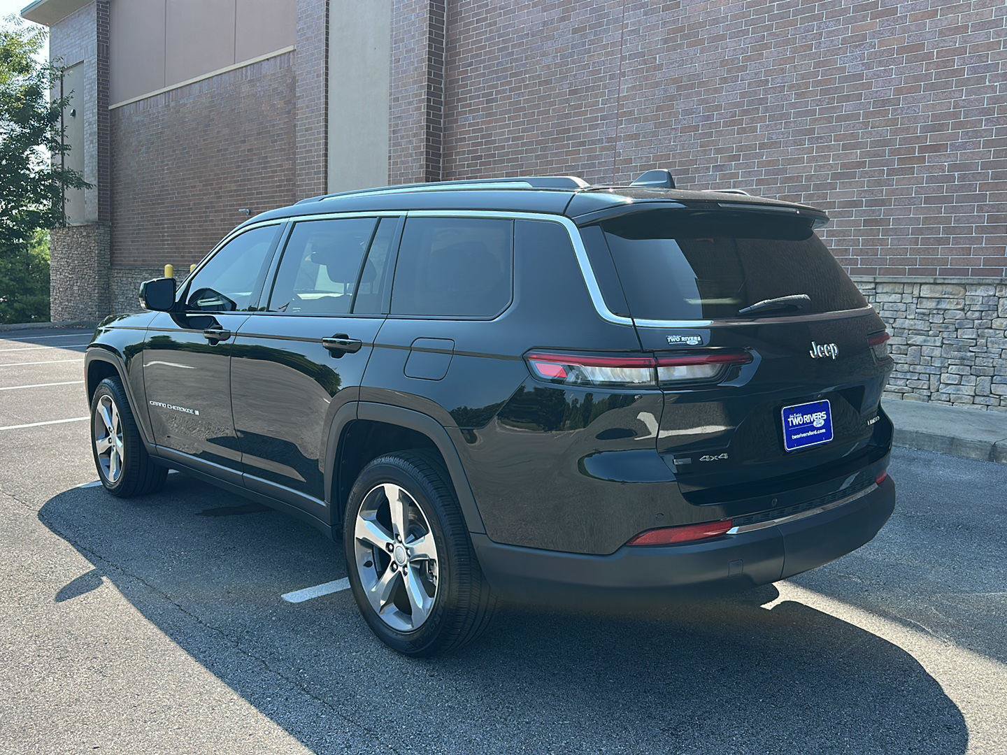Used 2022 Jeep Grand Cherokee L Limited AWD/4WD image 3