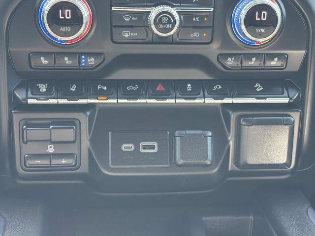 Used 2022 GMC Sierra 2500 AT4 w/ AT4 Preferred Package AWD/4WD image 16