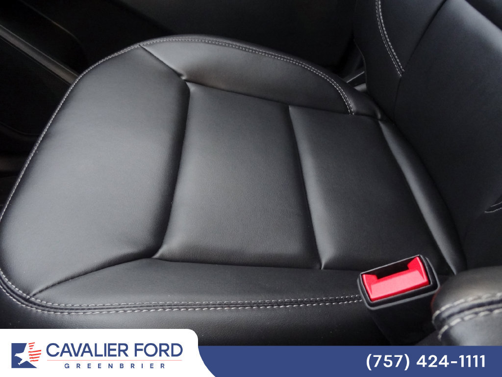 Certified 2022 Ford Explorer XLT w/ Equipment Group 202A AWD/4WD image 14