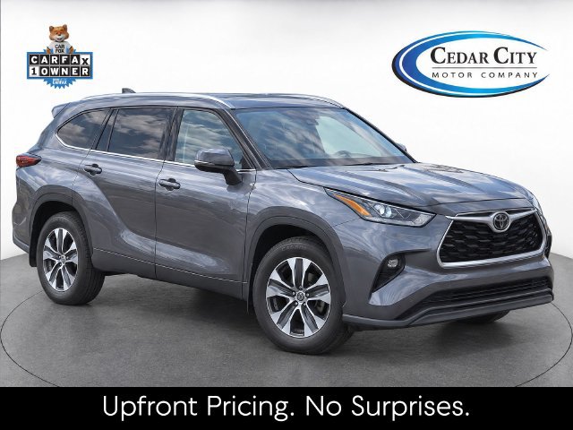 Used 2024 Toyota Highlander XLE AWD/4WD image 1