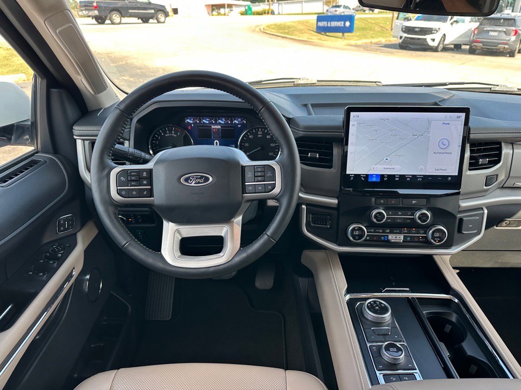 Certified 2024 Ford Expedition XLT image 11