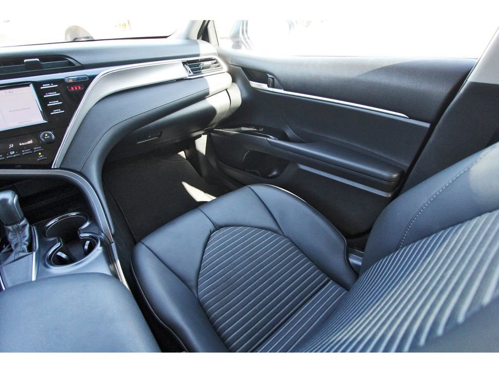 Used 2018 Toyota Camry L image 13