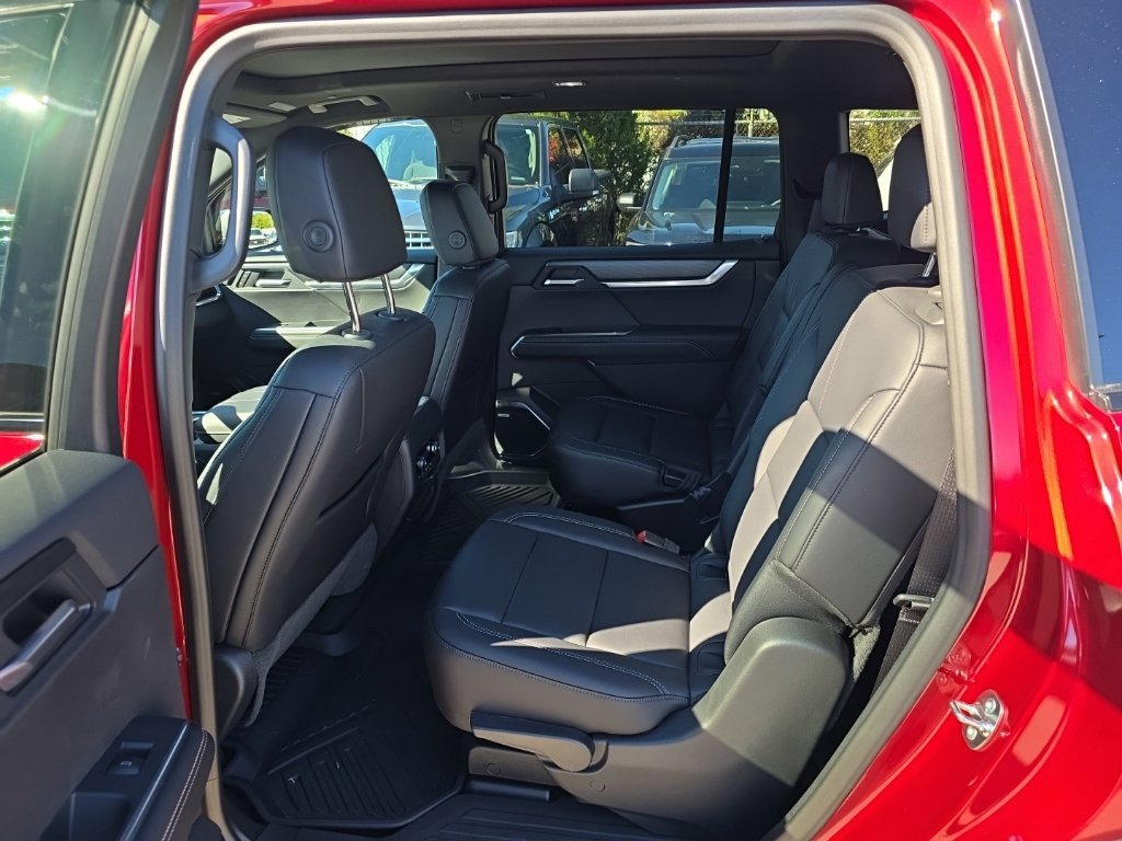 Used 2026 GMC Acadia Elevation w/ Black Edition FWD image 6