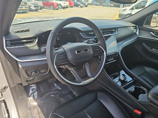 Used 2024 Jeep Grand Cherokee Limited AWD/4WD image 16