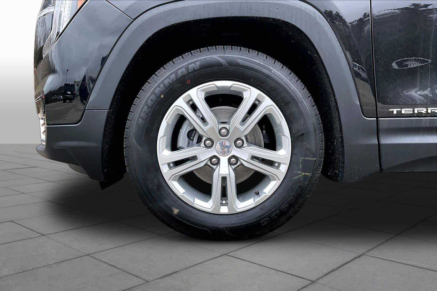 Used 2024 GMC Terrain SLE AWD/4WD image 11