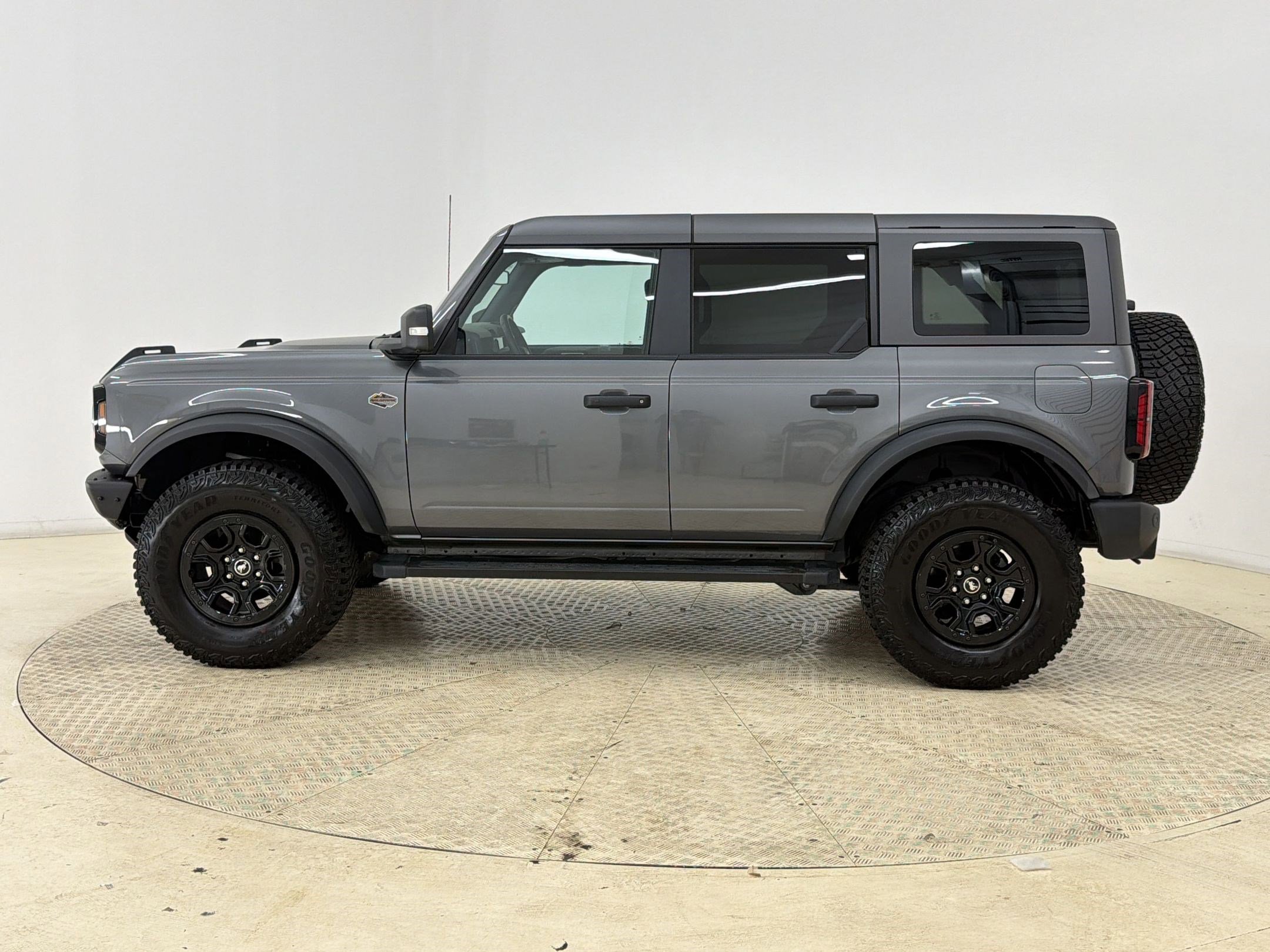 Certified 2024 Ford Bronco Wildtrak AWD/4WD image 2