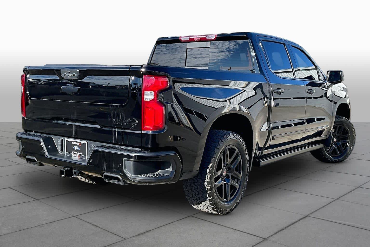 Used 2024 Chevrolet Silverado 1500 High Country w/ Midnight Edition AWD/4WD image 7