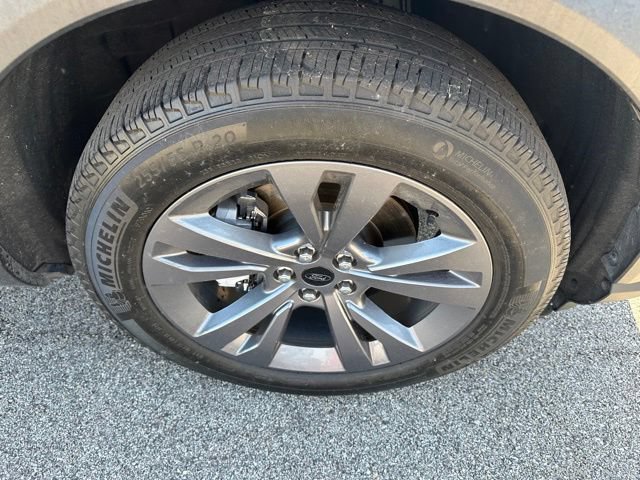 Certified 2024 Ford Explorer XLT w/ Equipment Group 202A AWD/4WD image 8