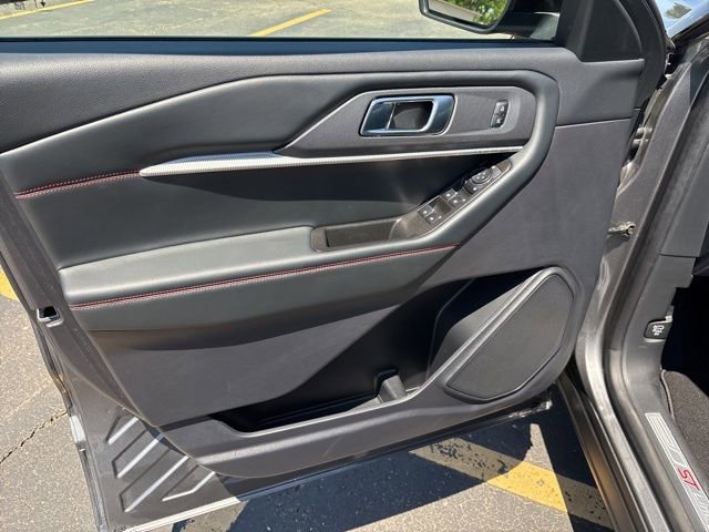 Certified 2025 Ford Explorer ST-Line AWD/4WD image 26