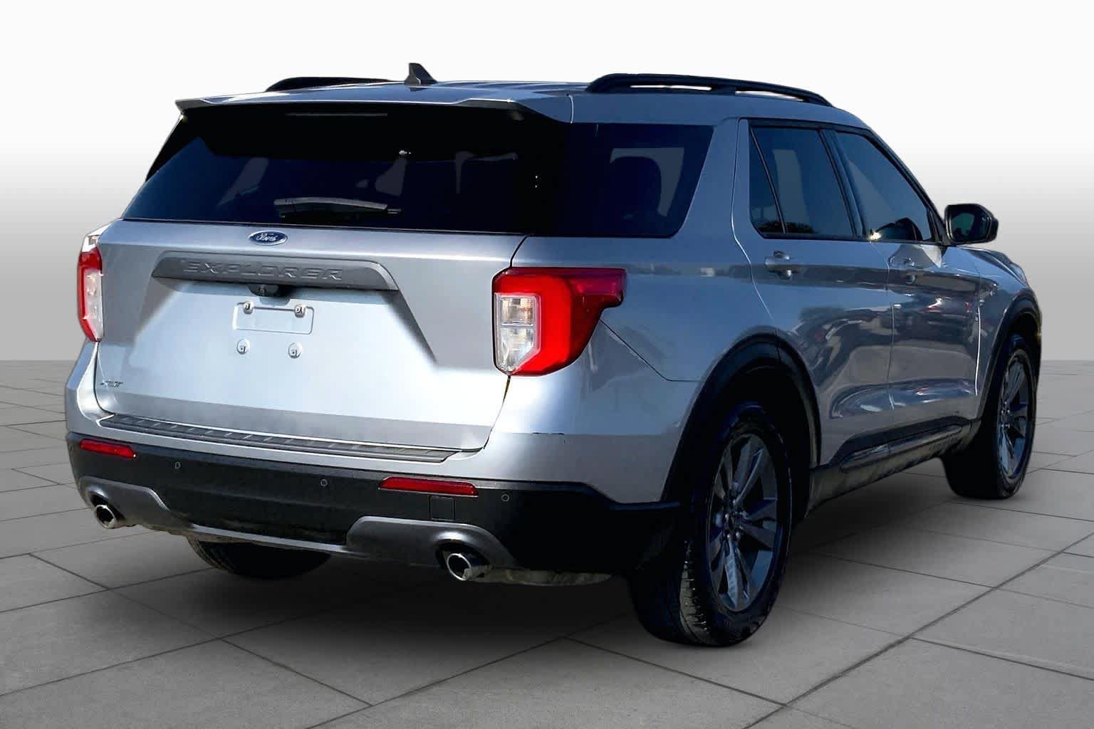 Certified 2021 Ford Explorer XLT w/ Equipment Group 202A RWD image 13