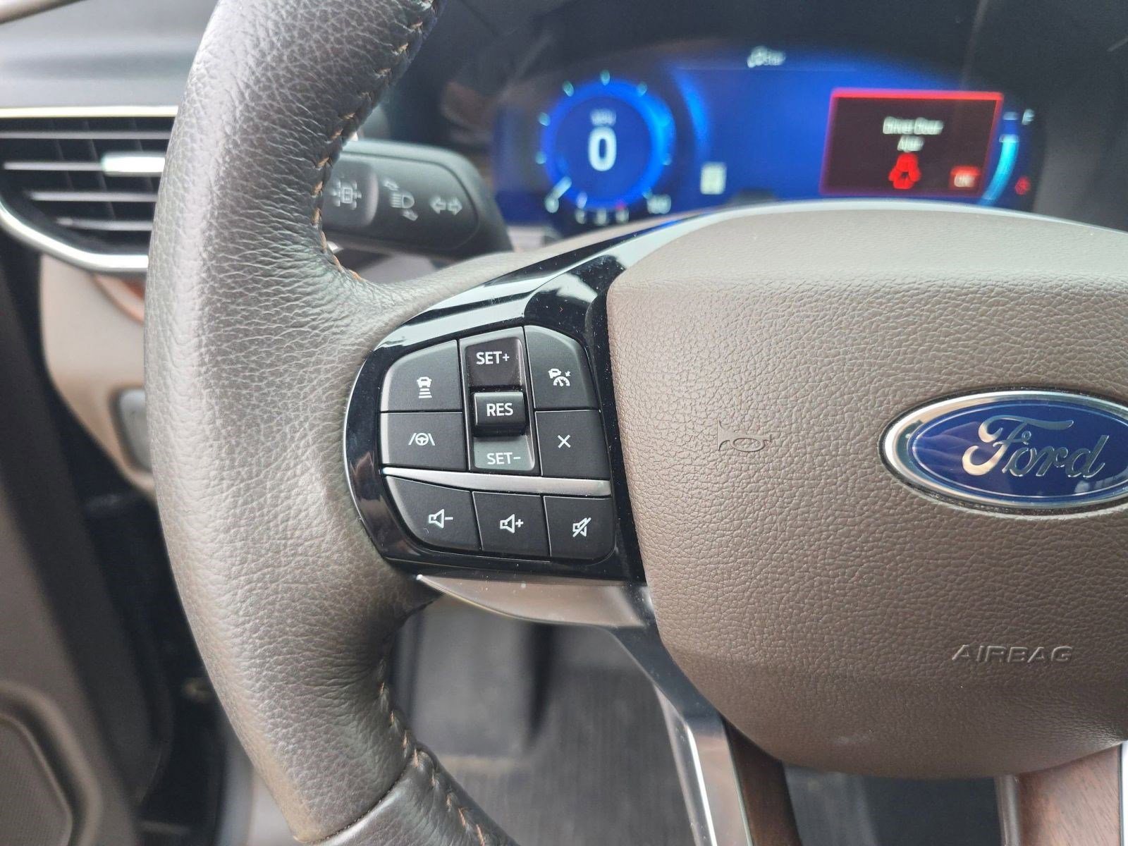 Certified 2022 Ford Explorer King Ranch w/ Technology Package image 15