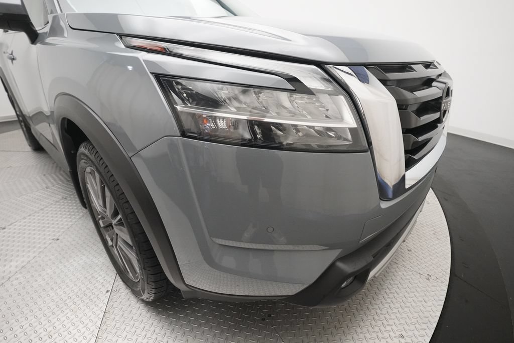 Used 2022 Nissan Pathfinder SL AWD/4WD image 23