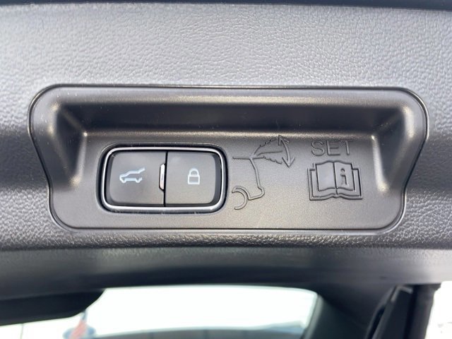 Certified 2022 Ford Explorer XLT w/ Equipment Group 202A image 24