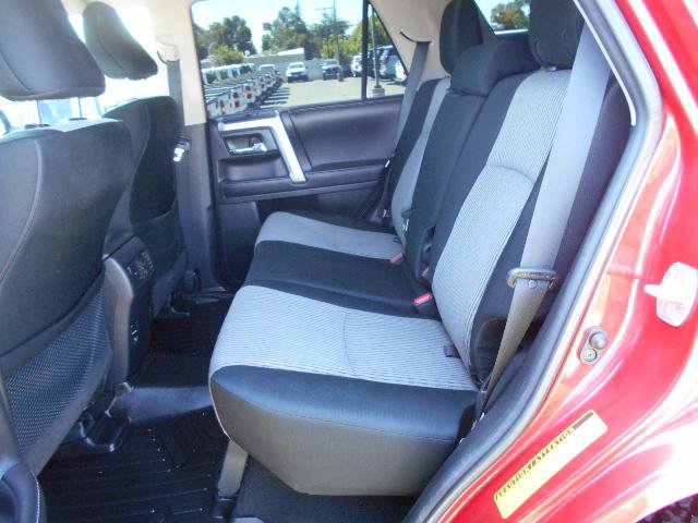 Used 2018 Toyota 4Runner SR5 AWD/4WD image 8