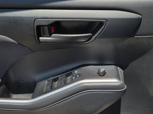 Used 2021 Toyota Highlander LE AWD/4WD image 16