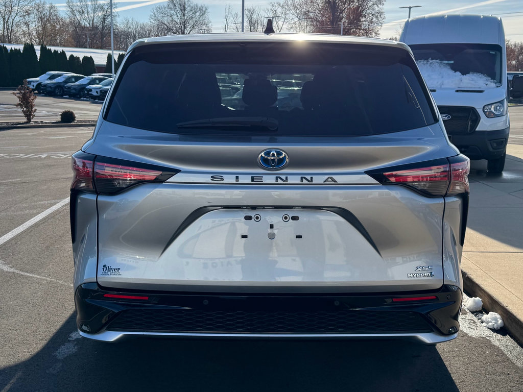 Used 2021 Toyota Sienna XSE image 8