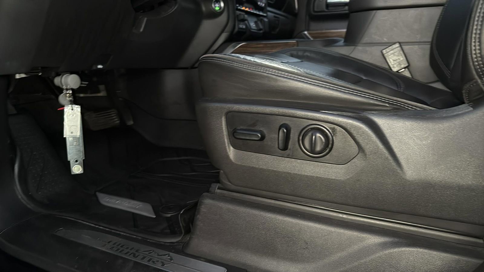 Used 2021 Chevrolet Silverado 1500 High Country w/ Technology Package image 11