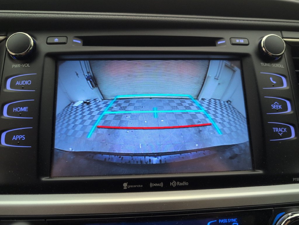 Used 2019 Toyota Highlander Plus FWD image 28