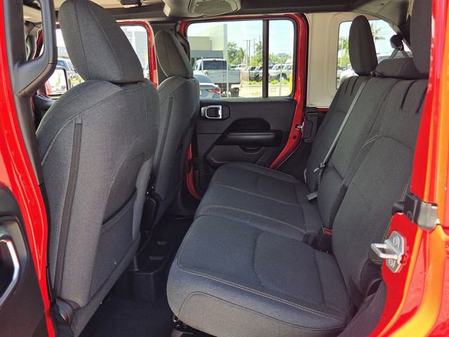 Used 2025 Jeep Wrangler Unlimited Sahara AWD/4WD image 16