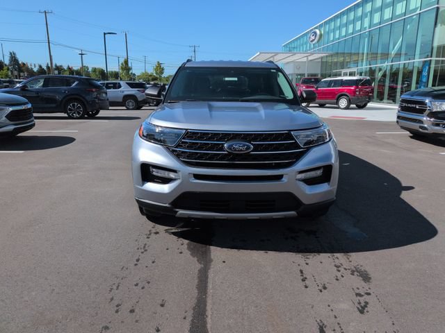 Certified 2023 Ford Explorer XLT w/ Equipment Group 202A AWD/4WD image 2
