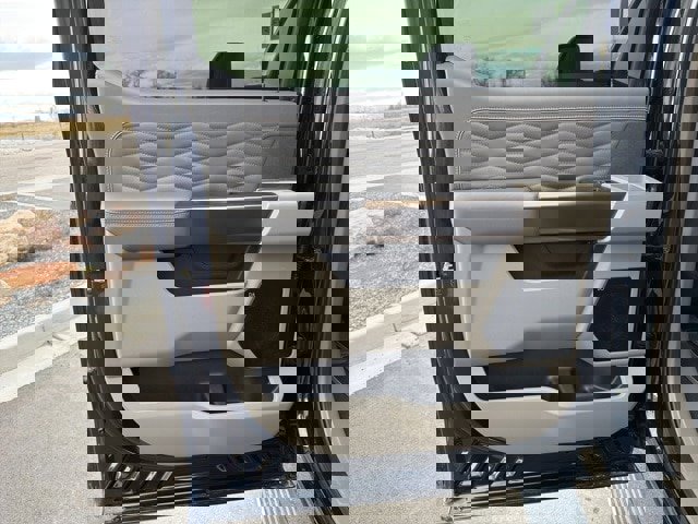 Certified 2025 Ford F350 Platinum w/ Platinum Plus Package image 30