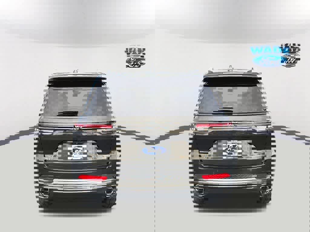 Used 2023 Jeep Grand Cherokee Summit w/ Luxury Tech Group V image 6