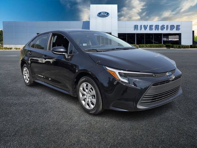 Used 2024 Toyota Corolla LE FWD image 1